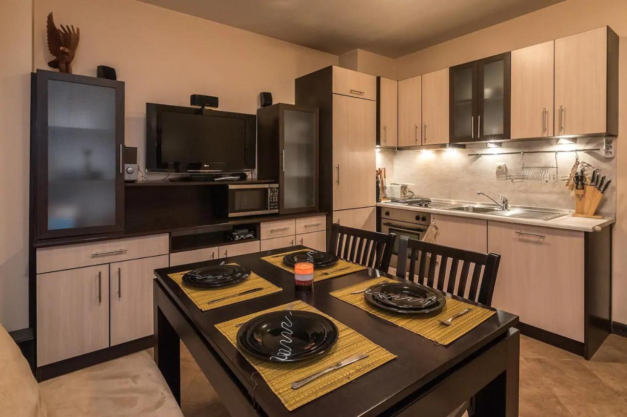 Charming, Fully-Furnished, 2-Bedroom Apartment Bansko Bagian luar foto
